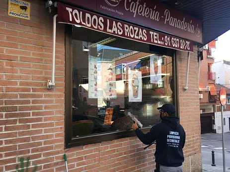 Limpieza de cristales comerciales - Carlos Cristalero Majadahonda